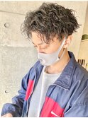 センターパートツイストスパイラルパーマゆるめ黒髪