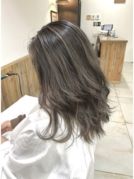 ノーム 横浜(NORM) バレイヤージュ