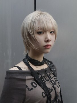 オーオシカシカスペース(OOO YY Space) ウルフカット/ホワイトブロンド/ホワイトベージュ/ブリーチ