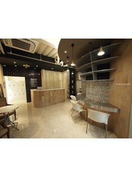 シーズントレンドを駆使したあなただけのカラーデザインを提案してくれるナチュラル系サロン。【freak】