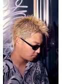 金髪ベリーショート
