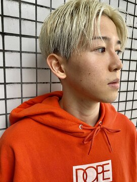 ヘアーサロン フォーメン イデア(hair salon for Men idea) ハイトーン ブリーチ センターパート ツーブロック 20代【札幌】