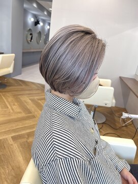 シカ 神戸三宮元町店(Cica) ハイトーン ショート ブリーチ ベージュ 神戸 三宮