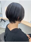 大人可愛い前下がりゆったりショートスタイル