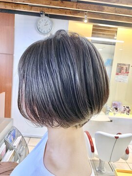 クオリス 上福岡店(QUALIS) 20代30代40代丸み小顔艶感アッシュベージュショートボブ