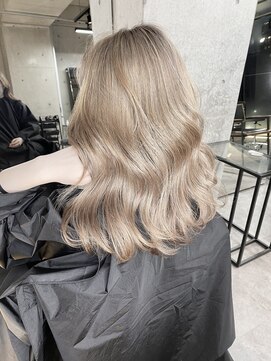 アンダーバーホワイト 泉佐野店(_WHITE) ☆ ハイライトカラー　ケアブリーチ　ダブルカラー　イルミナ