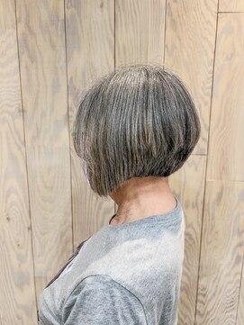 ヘアートゥリース 武蔵小杉店(hair trees) グラデーションボブスタイル×グレイヘア