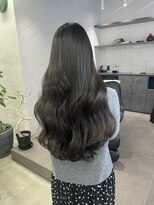 トーン(tone)&nbsp;アッシュブラウン×韓国風レイヤーウェーブヘア