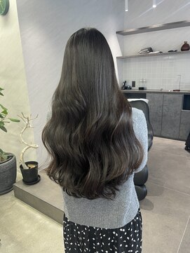 トーン(tone) アッシュブラウン×韓国風レイヤーウェーブヘア
