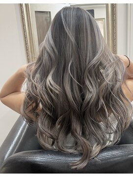 ジーレ(jiire) アイスグレージュバレイヤージュ