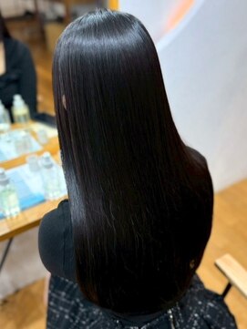 ミツバ(3tuba) 黒髪 ロング 髪質改善 トリートメント アッシュブラック