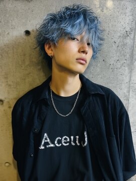 ネハス(nehus.) MEN’S HAIR/サーフカール/刈り上げセンターパート/ブリーチ