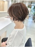丸みショートボブ耳かけナチュラル