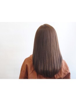 【武庫之荘駅すぐ◇】白髪を活かしたハイライトカラーが人気★隠すのではなく活かすスタイルでオシャレに♪