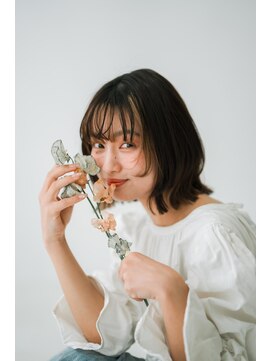 レリー 伊丹(Rely) 顔まわりカット　韓国風ボブ　インナーカラー