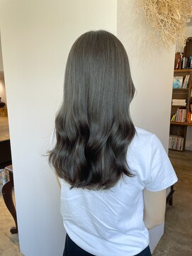 ヘアーアイストゥーレ(HAIR ICI TRE) ブリーチなしオリーブグレージュカラー 担当渡辺聖