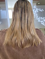 レイフィールド 滝の水店&nbsp;ミルクティーベージュトステアカラービフォーアフター