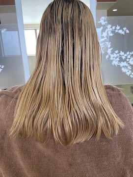 レイフィールド 滝の水店 ミルクティーベージュトステアカラービフォーアフター