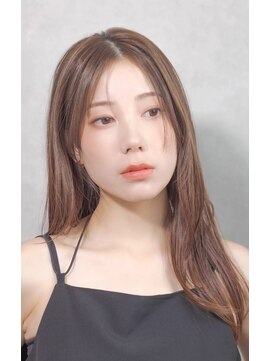 メゾンドムニ 恵比寿(Maison de MUNi) 外ハネ前髪なしセンターパートレイヤーくびれセミロング