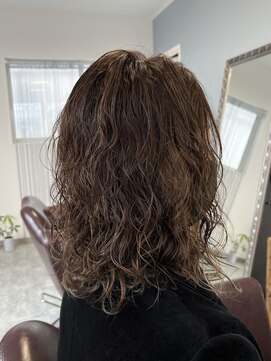 イズミー(is me.) 大人レトロ風パーマ