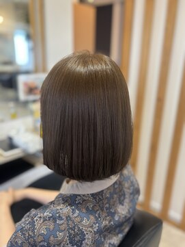 ワンコンセプト(ONE CONCEPT) 光に溶けるようなシアーボブ