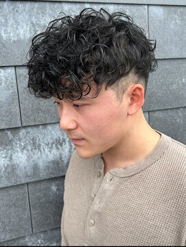 ヒュイル バイ ニアウ(Hwyl by Niau) メンズマッシュパーマスペインカールニュアンスパーマ眉毛