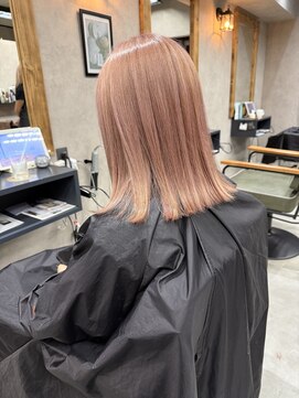 サニー 渋谷(SUNNY) コーラルピンク、ダブルカラー、ブリーチ、切りっぱなしボブ