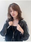 くびれミディアムレイヤー×アッシュブラウン