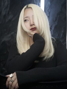 K Jingu ホワイトブロンド×レイヤーカット