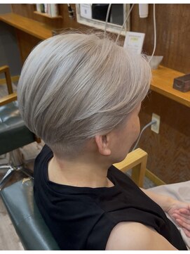 ヘアーサロン アトリエ(Hair salon ATORIE) ベリーショートブリーチカラーホワイトベージュ