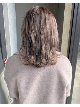 フィオーレ ヘアデザイン(FIORE hair design) ミルクティーベージュ/ダブルカラー