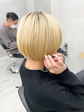 トゥコ(tuco) ハイトーンケアブリーチハニーブロンド金髪ショートボブベージュ