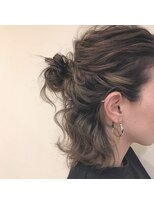 メメント(MEMENTO)&nbsp;【MEMENTO 三国】　大人アレンジ　ハーフアップ