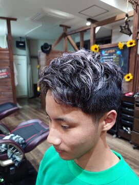 ラボーテイサミヘアーイースト(La.beaut'e ISAMI HAIR EAST) MEN’S HAIRハイライトマッシュパーマ〈理容室〉東浦和メンズ