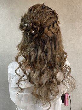 リブレ(Rebre) 華やかサイドシニヨンハーフアップ☆☆