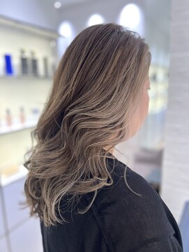 ステア ケース(stair case) 白髪を活かしてフェイスフレーミング 白髪ぼかし 白髪活かし