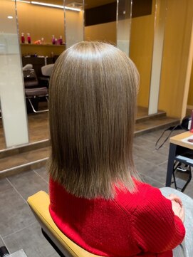 アイコニック 日進梅森台店(ICONIQ) 脱白髪染め/ミルクティーベージュ/切りっぱなし ミディアム