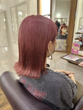 イタクラ 赤道店 (ITAKURA) ダブルカラー／ピンクバイオレット／ピンク／切りっぱなしボブ