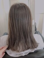 ヘアーサロン トランク(TRUNK)&nbsp;赤味黄味消しアッシュ　レイヤーミディ　ベールカラー