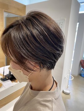 クララ 柏の葉T-SITE店(CLALA) 地毛極細ハイライト耳掛けショート