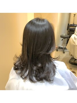 イミ(imi) グレージュカラー/韓国風レイヤー/小顔カット/韓国風パーマ