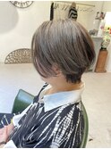 ショートボブ白髪ぼかしハイライトインナーカラーインナーカラー