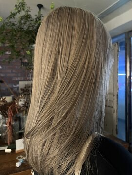 キャロルガーデンズ ボコカ 表参道(Carroll Gardens bococa) ブリーチカラー、ブロンド、ホワイトベージュ