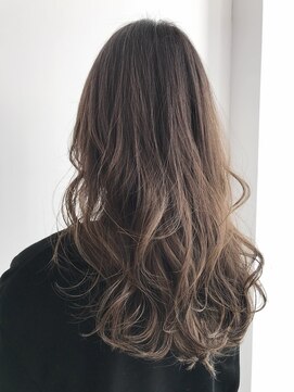 ジエクト ヴィシア(The Ect VIXIA) カーキーベージュ　ゆるふわ巻き　ベージュカラー　大人ロング