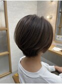 大人気耳かけショートスタイル◎まろやかベージュカラー