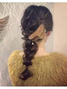 ピノ ウメダ(Pinot UMEDA) #もこもこヘアアレンジ　#クリップアレンジ