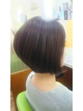 エリアデュクス(AREADEUX) ショートカット　前下がりステップショートボブ