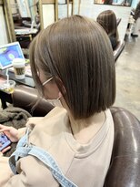 トロニー(TLONY)&nbsp;切りっぱなしボブ　オリーブグレージュ　stylist/miaki