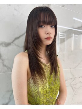 イチイ 巣鴨店(ichii) くびレイヤーエモージュ小顔似合わせカット斜めバング