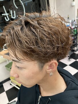 ハウディー(HOWDY) ギャングスパイラル風アイロンパーマ　HOWDYギャングスパイク